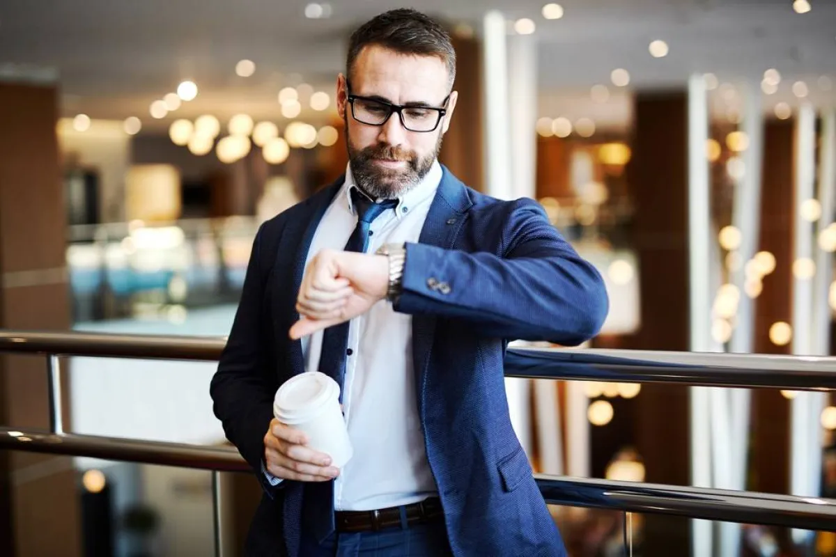 سيّد المهام" يُسارع إلى إعطاء المهام للآخرين حتى لا يؤديها بنفسه!