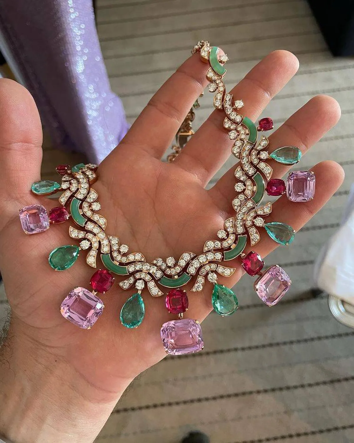 صورة من حساب الستايلست clement lomellini على انستغرام