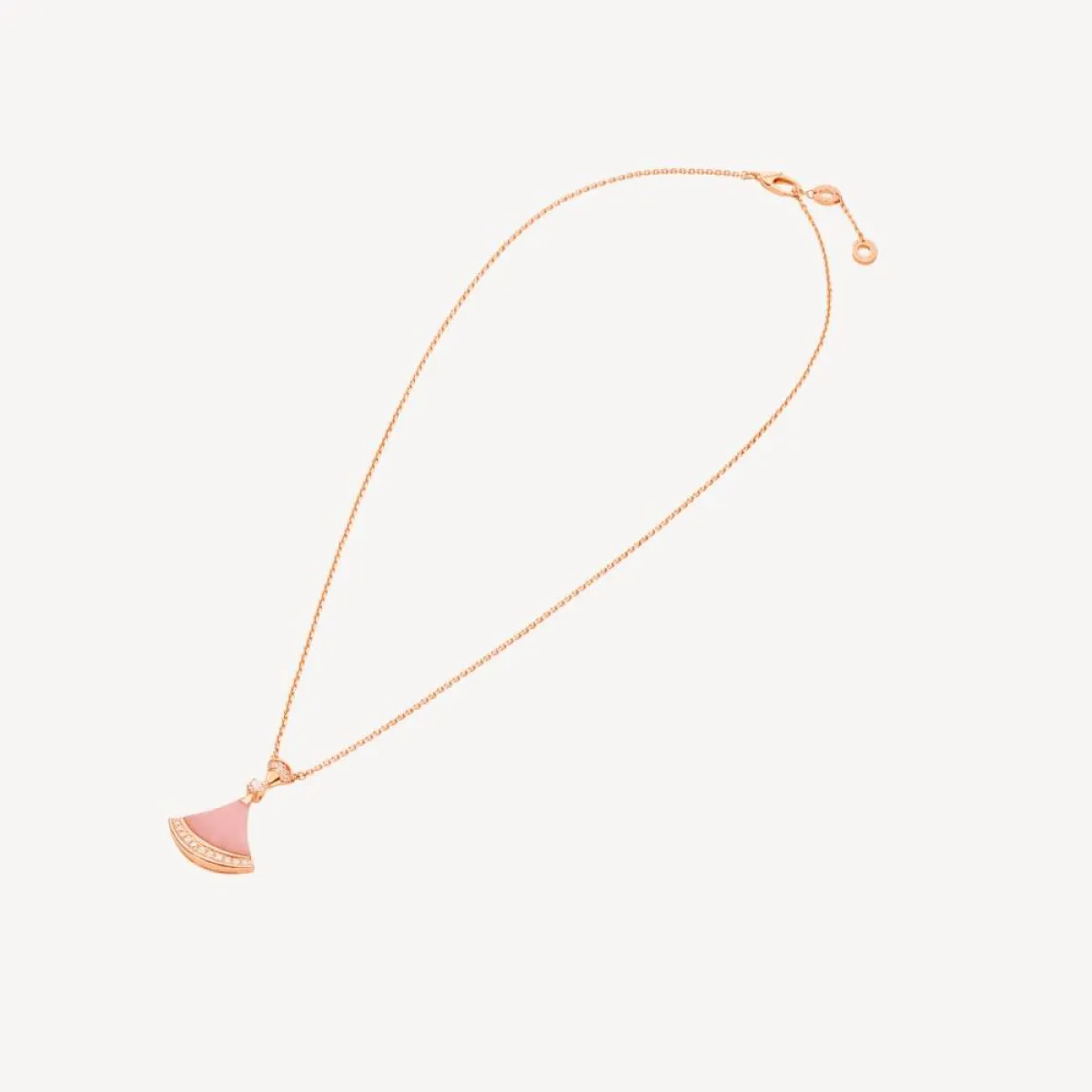 قلادة مرصعة بحجر الأوبال الوردي من بلغاري Bvlgari 