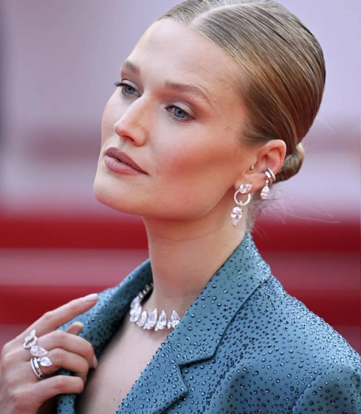 مجوهرات فاخرة واستثنائية جديدة اختارتها النجمات في مهرجان كان 75