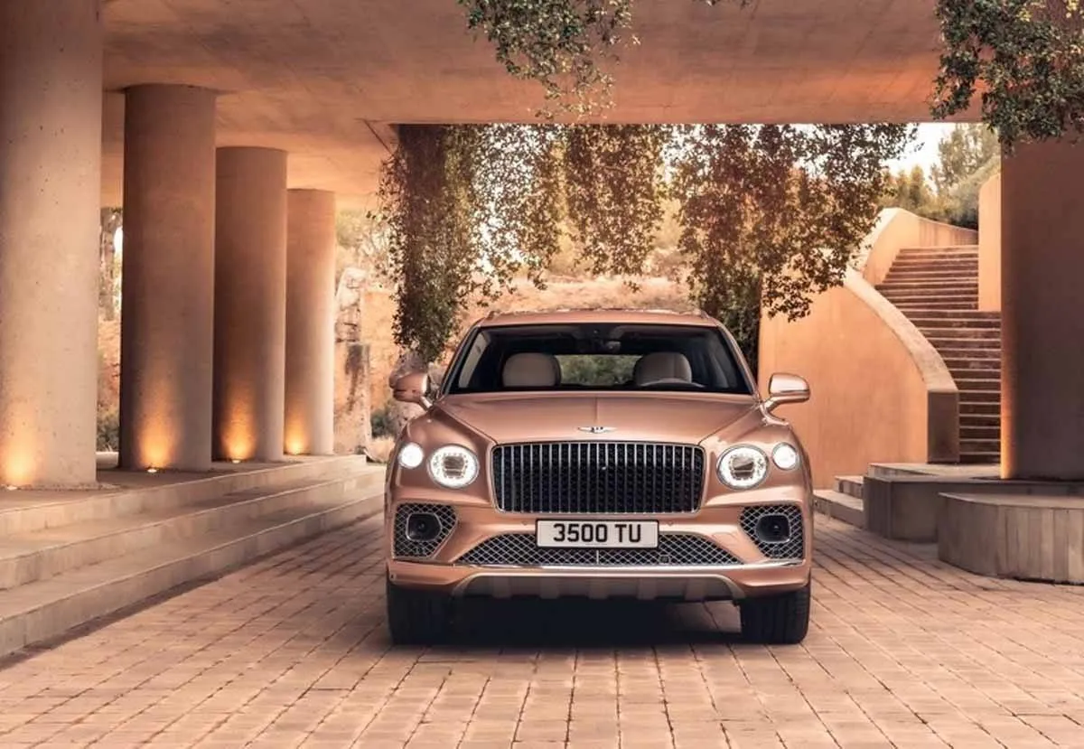بنتلي تطلق Bentayga بقاعدة عجلات أطول