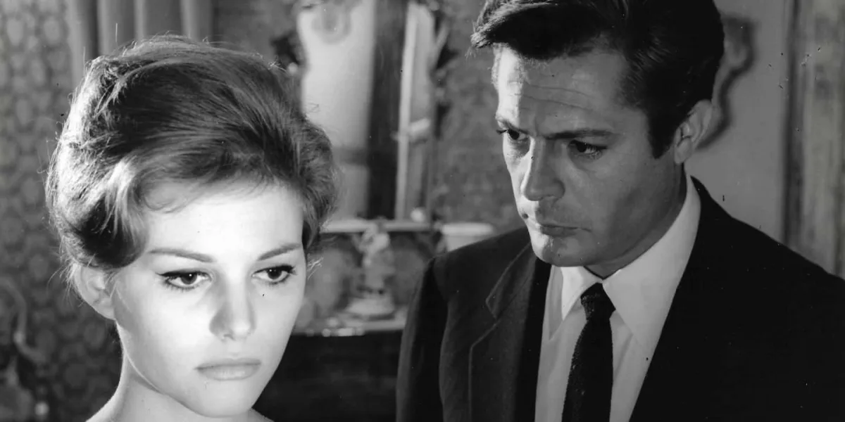 كلوديا كاردينالي مع الممثل النجم مارشلو ماستروياني في مشهد في فيلم- الصورة من موقع جريدة لوموند