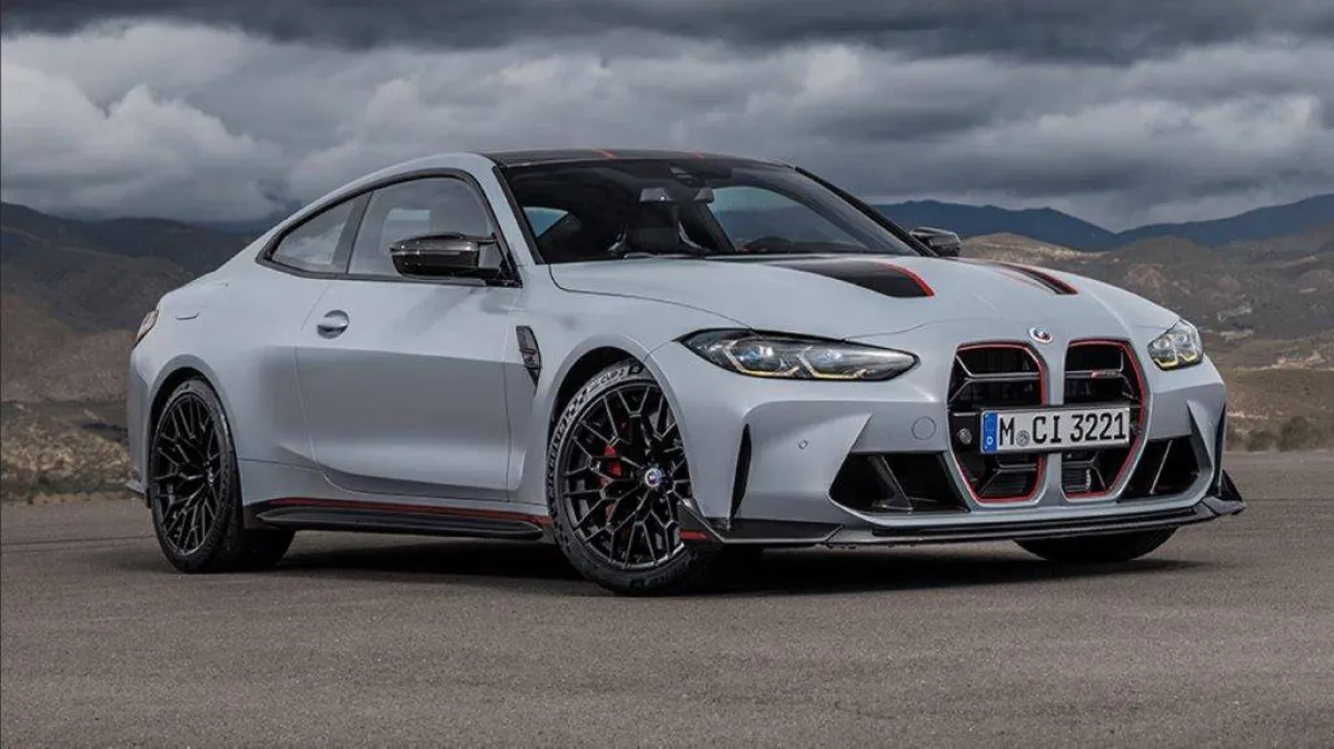 سيارة BMW M4 CSL