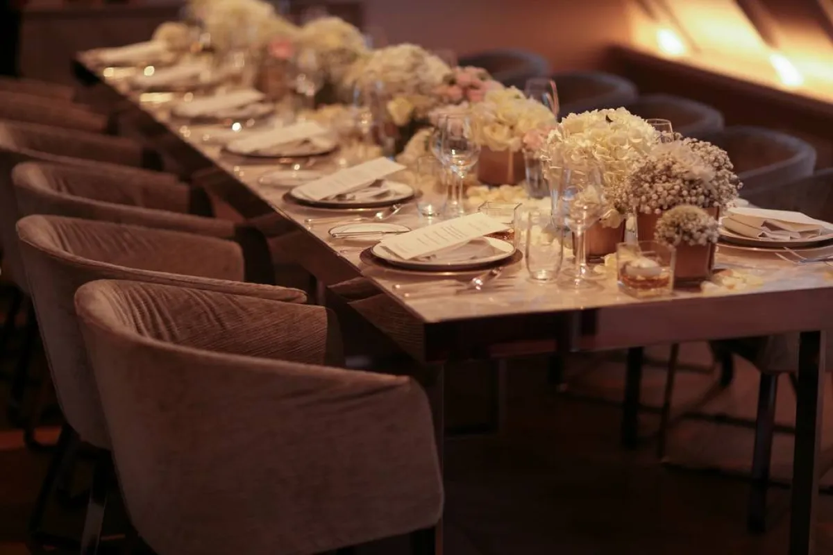 طاولة المعازيم في العرس