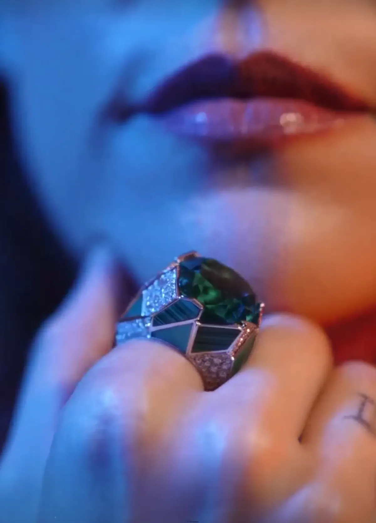 صورة من قصص حساب مجوهرات بياجيه على انستغرام