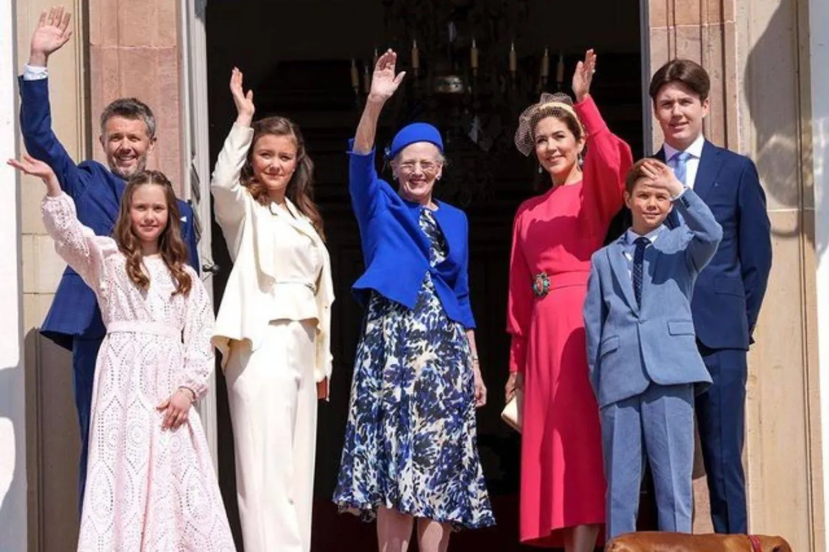 الملكة مارغريت مع ولي العهد الأمير فريدريك وولية العهد الأميرة ماري وأبنائهما- الصورة من حساب البيت الملكي الدنماركي على إنستغرام