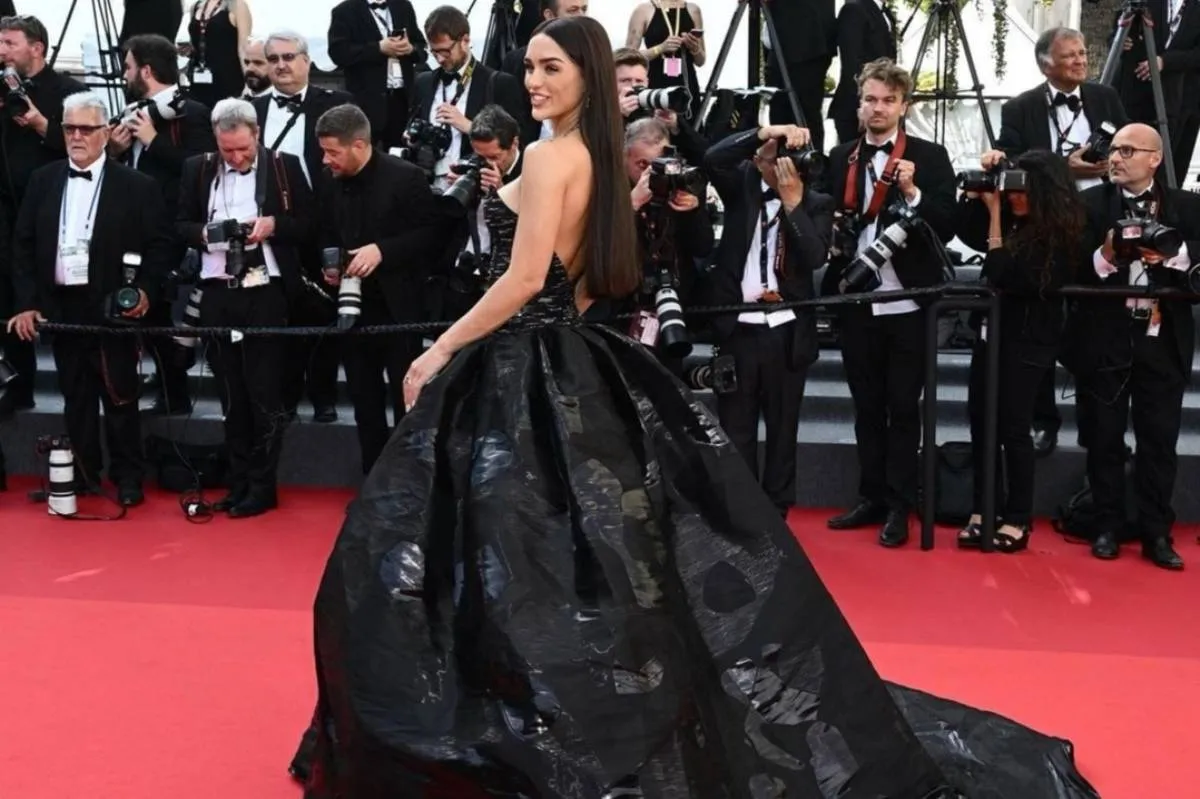 الأسود يزيّن إطلالات مهرجان كان - الصورة من حساب رافا كاليمان Rafa Kalimann على إنستغرام