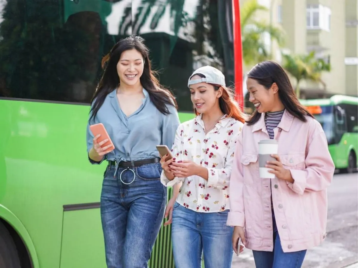 أصدقاء لايستحقون البقاء في حياتك