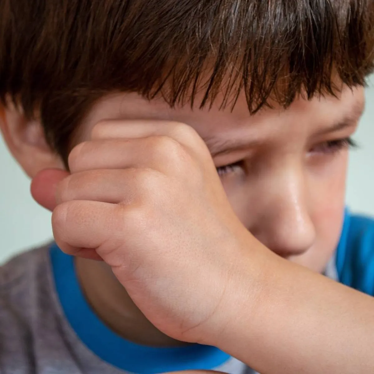 صورة لطفل يبكي