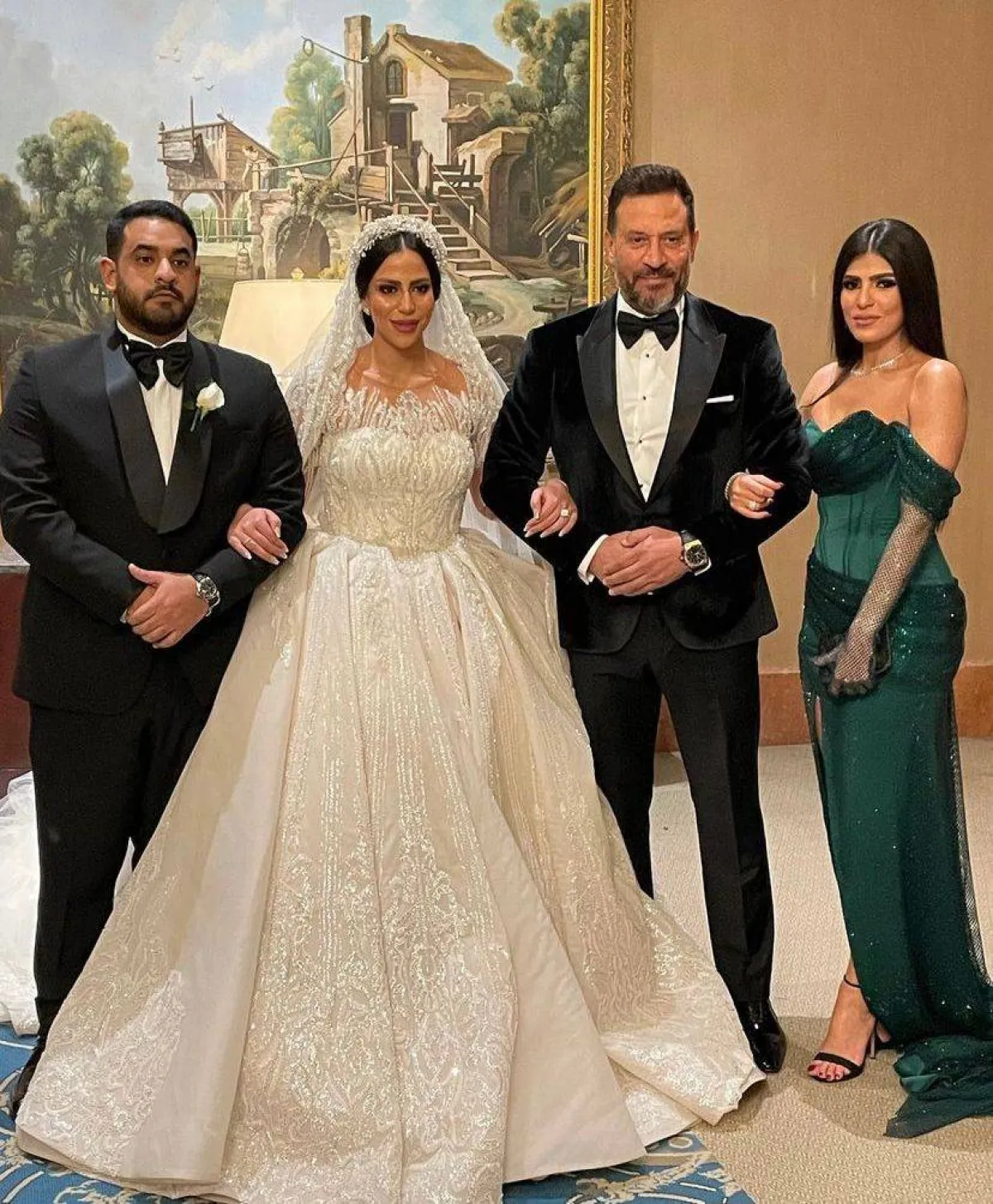 ماجد المصري وزوجته رانيا أبو النصر وابنته ماهيتاب وزوجها في حفل زواجهما - الصورة من حساب زوجها على فيسبوك