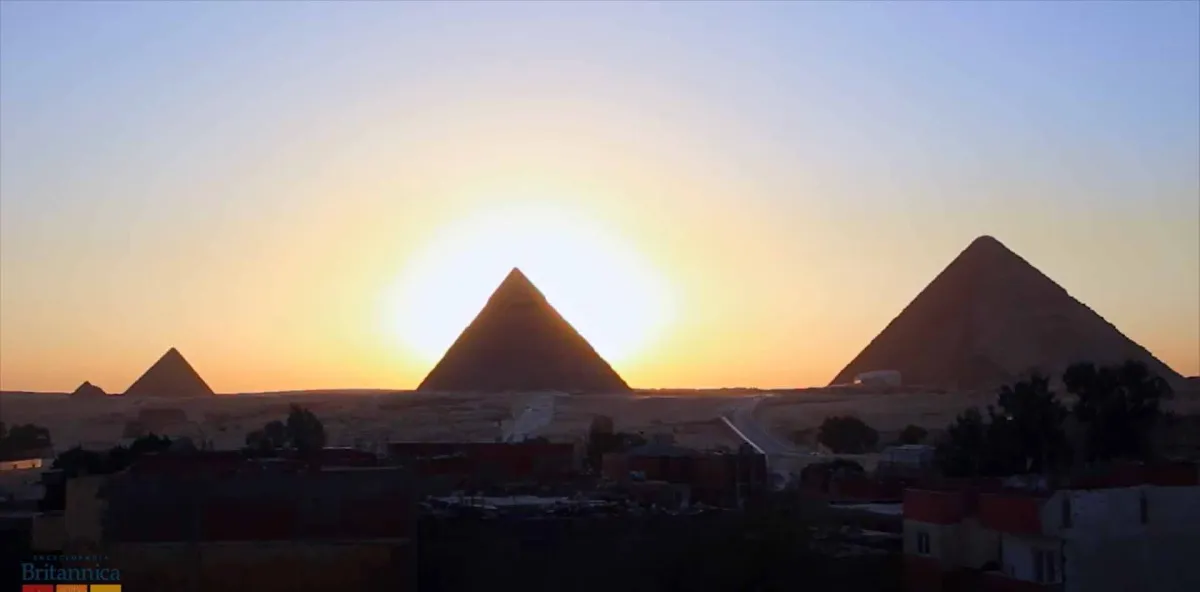 ماذا يخبئ فراعنة مصر القديمة داخل الأهرامات؟