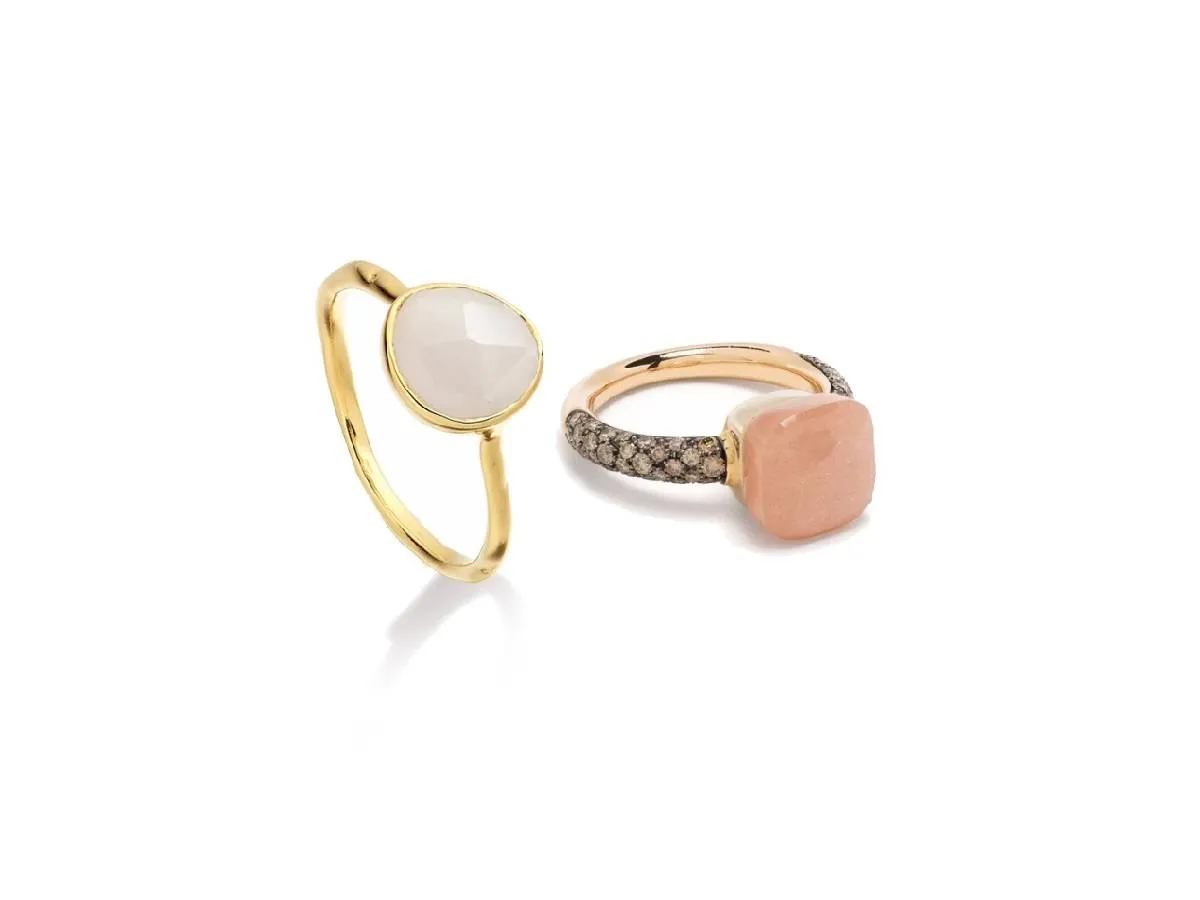 خواتم مرصعة بحجر القمر