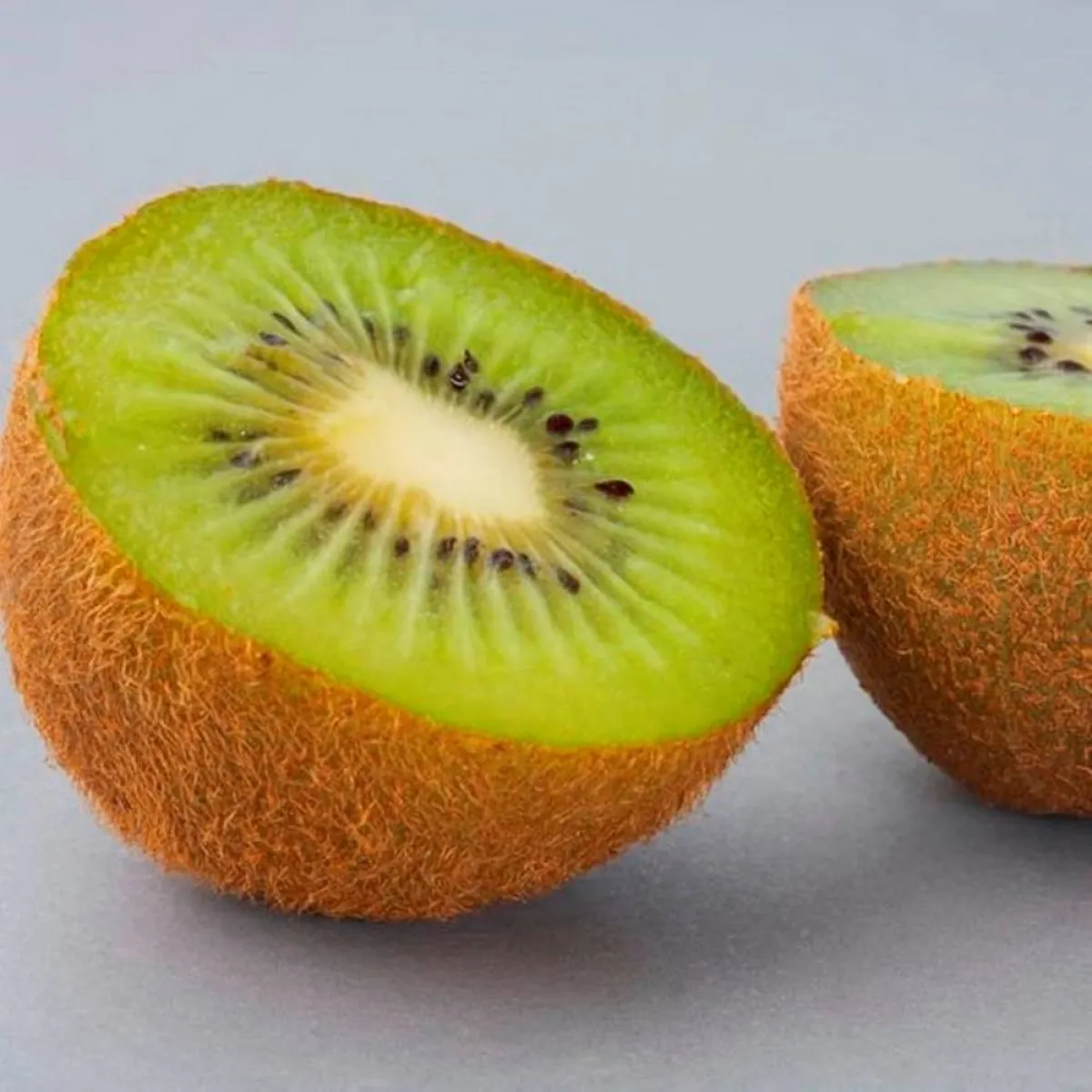 تناول الكيوي بانتظام، يحمي القلب والشرايين