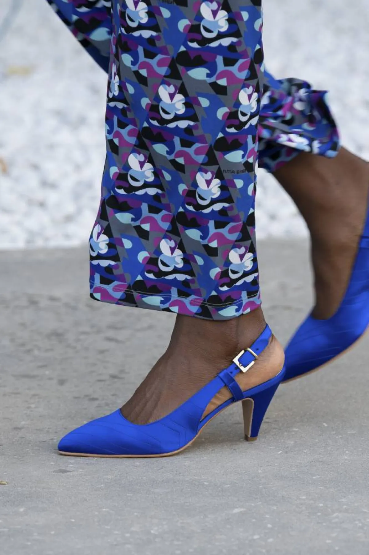 حذاء باللون الأزرق من لورا بياغوتي Laura Biagiotti 