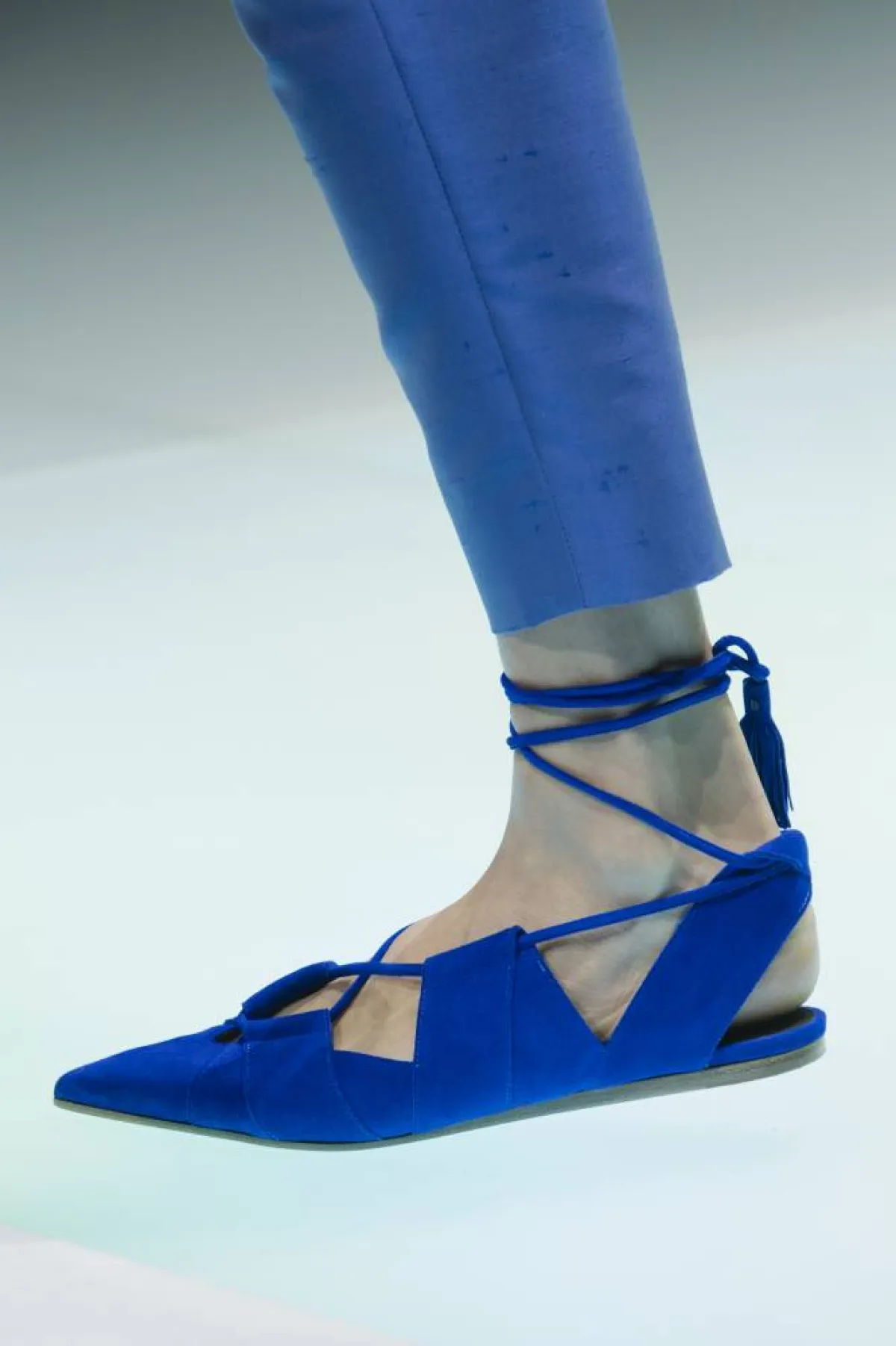 حذاء باللون الأزرق من أمبيوريو أرماني Emporio Armani 