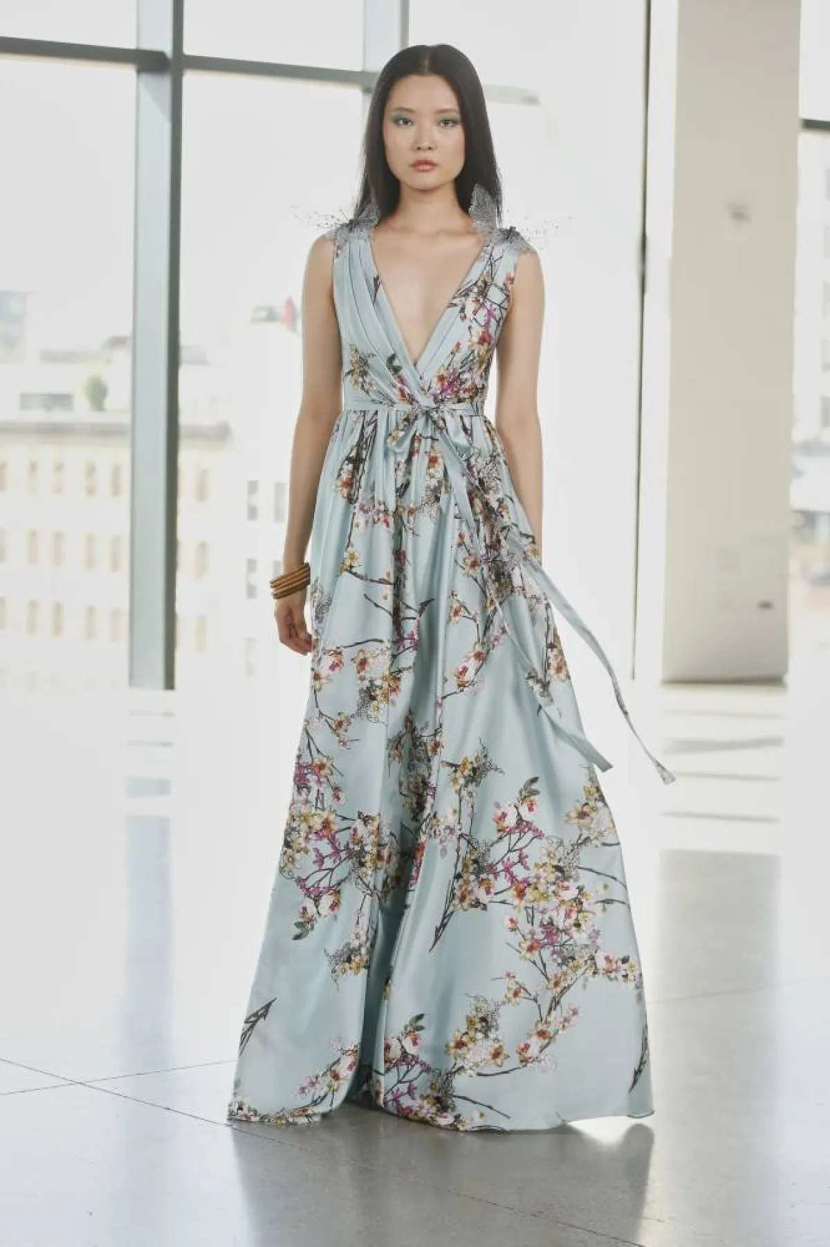 فستان باللون الأزرق  من Badgley Mischka