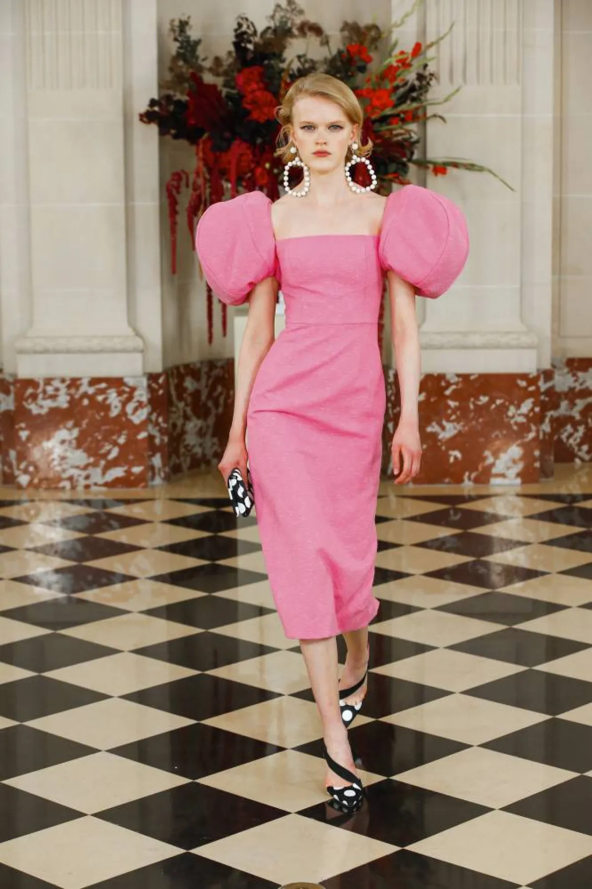 فستان باللون الوردي من  كارولينا هيرارا carolina herrera 