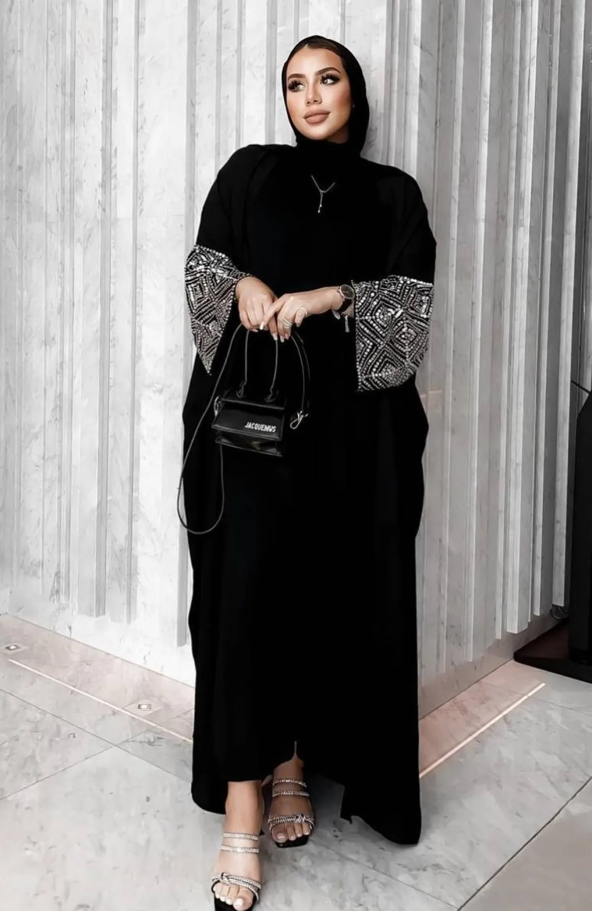 تنسيق العبايات المطرزة