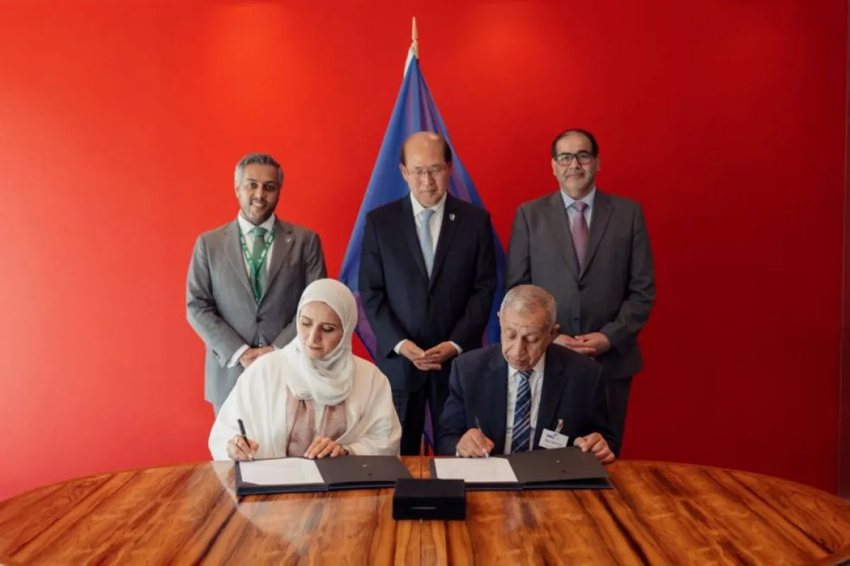 أثناء توقيع الاتفاقية. الصورة من "وام"
