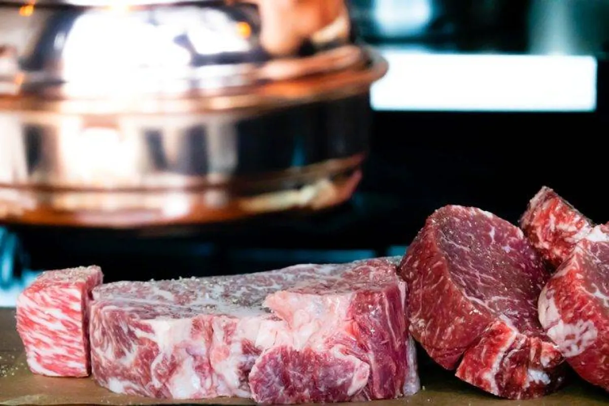 ركزي على اللحوم الطازجة