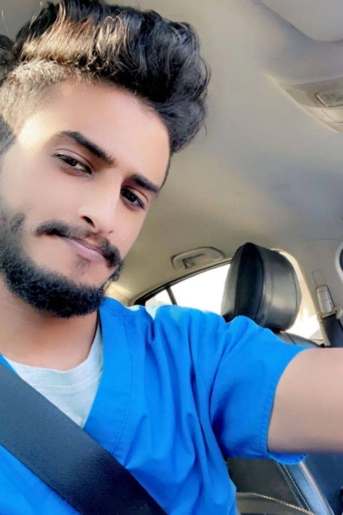 تظهر الصورة شخصية سيف الحارثي مصدر الصورة سيف الحارثي