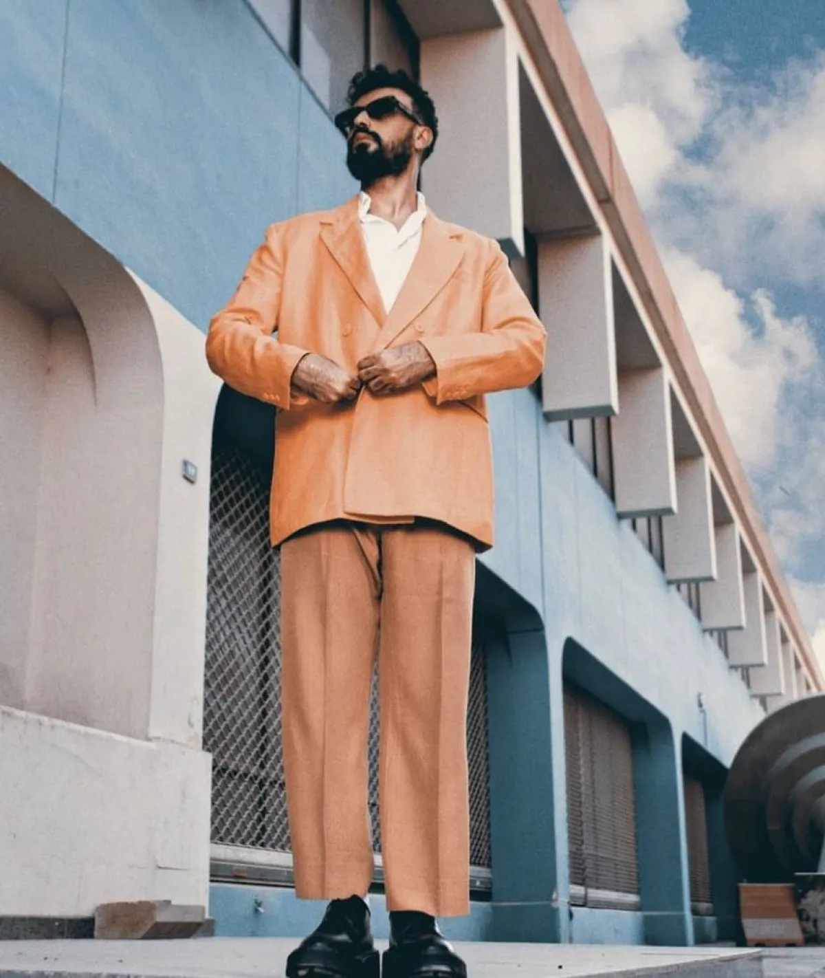 بدلة فضفاضة