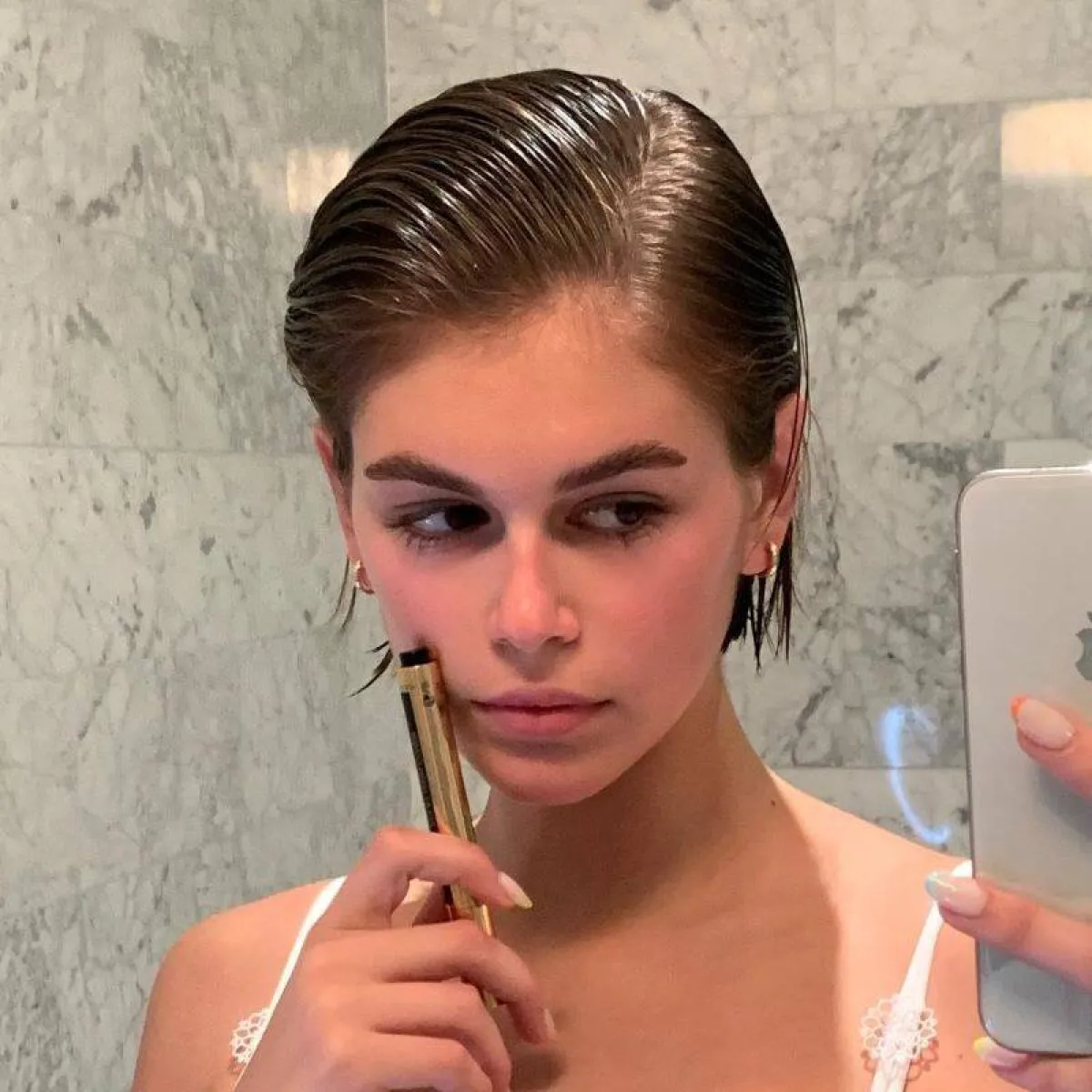 تسريحات شعر قصير مبلل