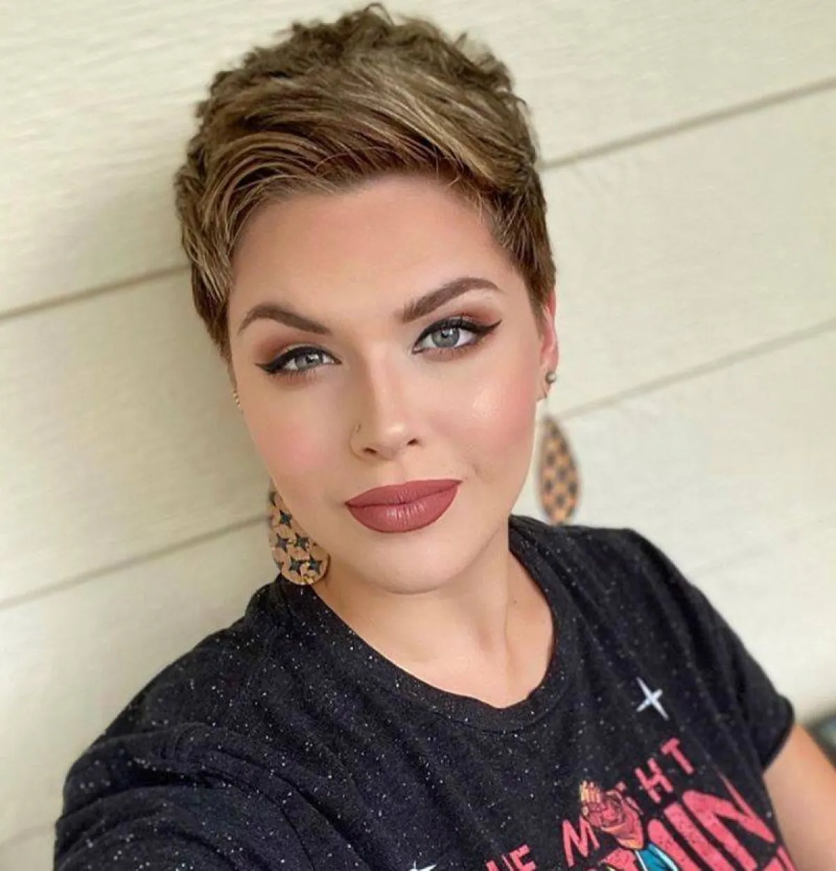 تسريحات شعر قصير مبلل