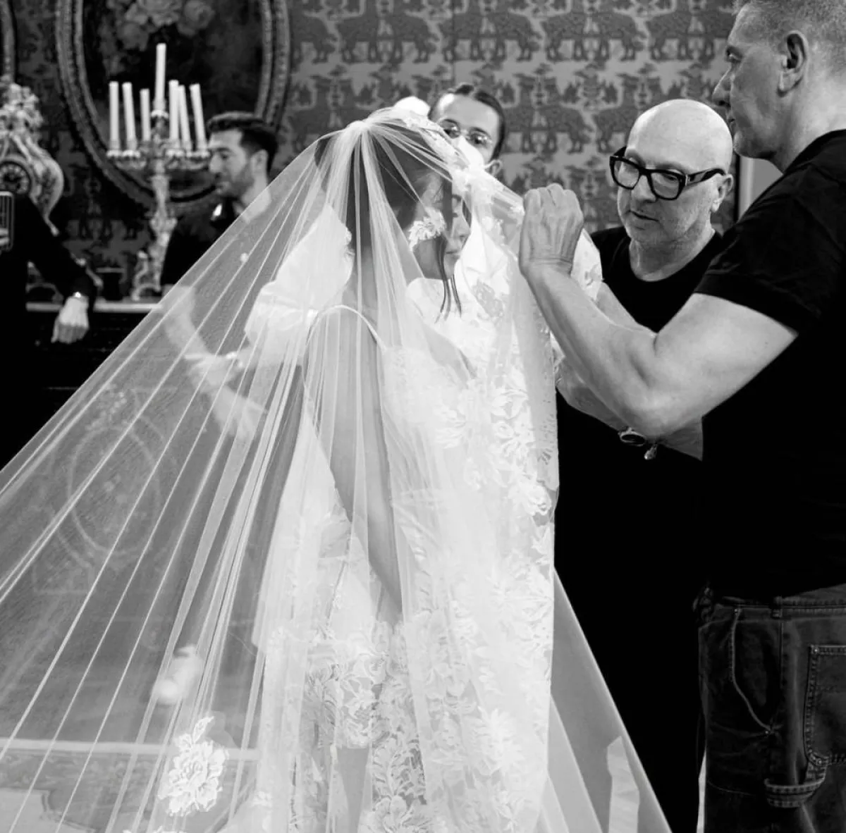 كورتني كارداشيان بفستان الزفاف