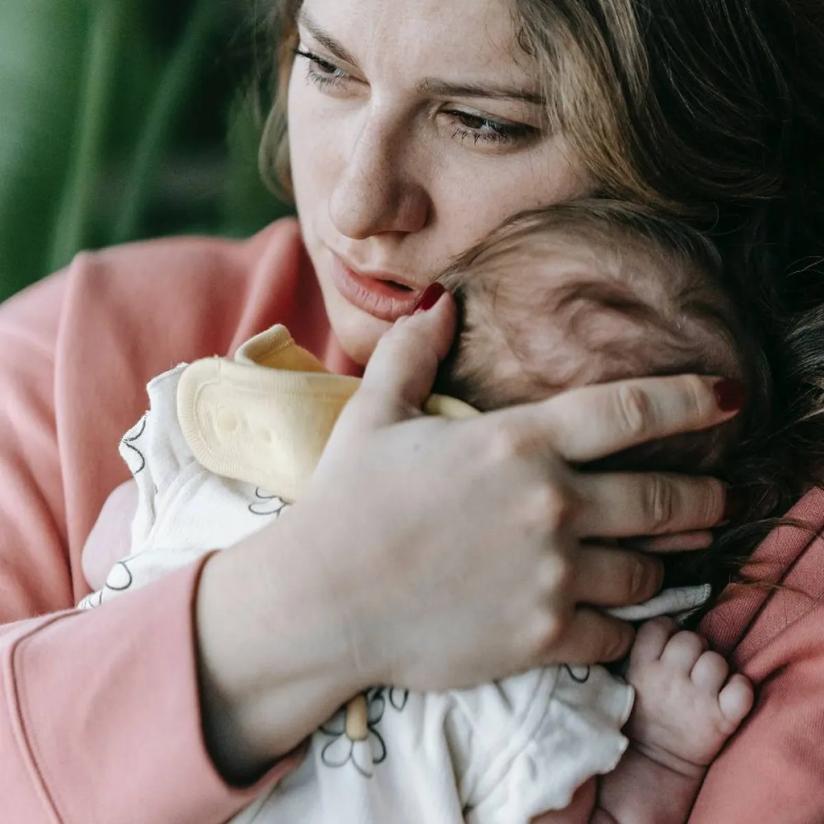 صورة لأم ورضيع