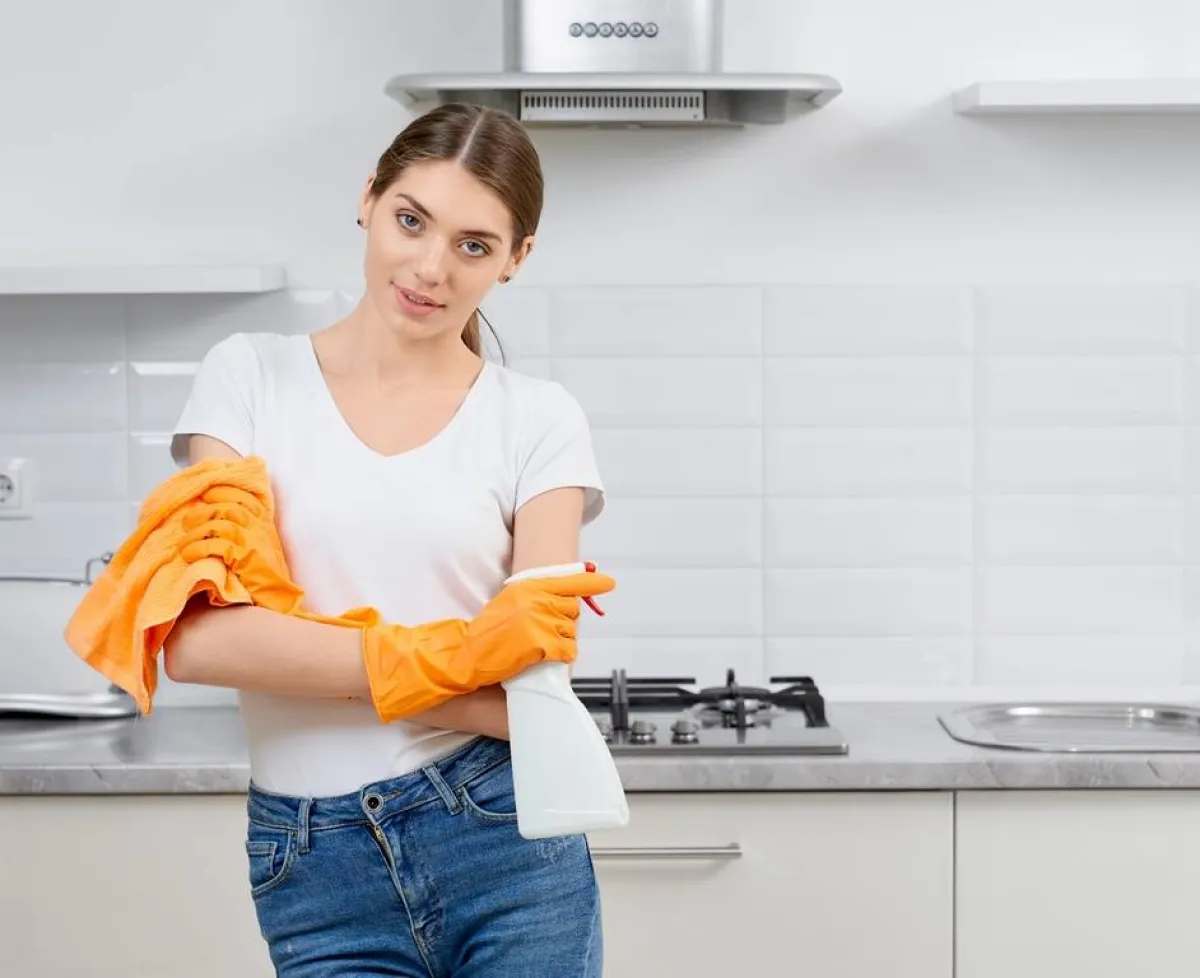 في المطبخ، لا بدّ من مسح المناضد والأرضيّات