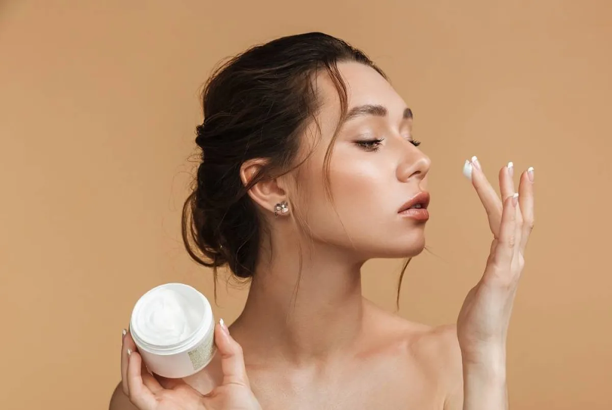 كريمات العناية بالبشرة