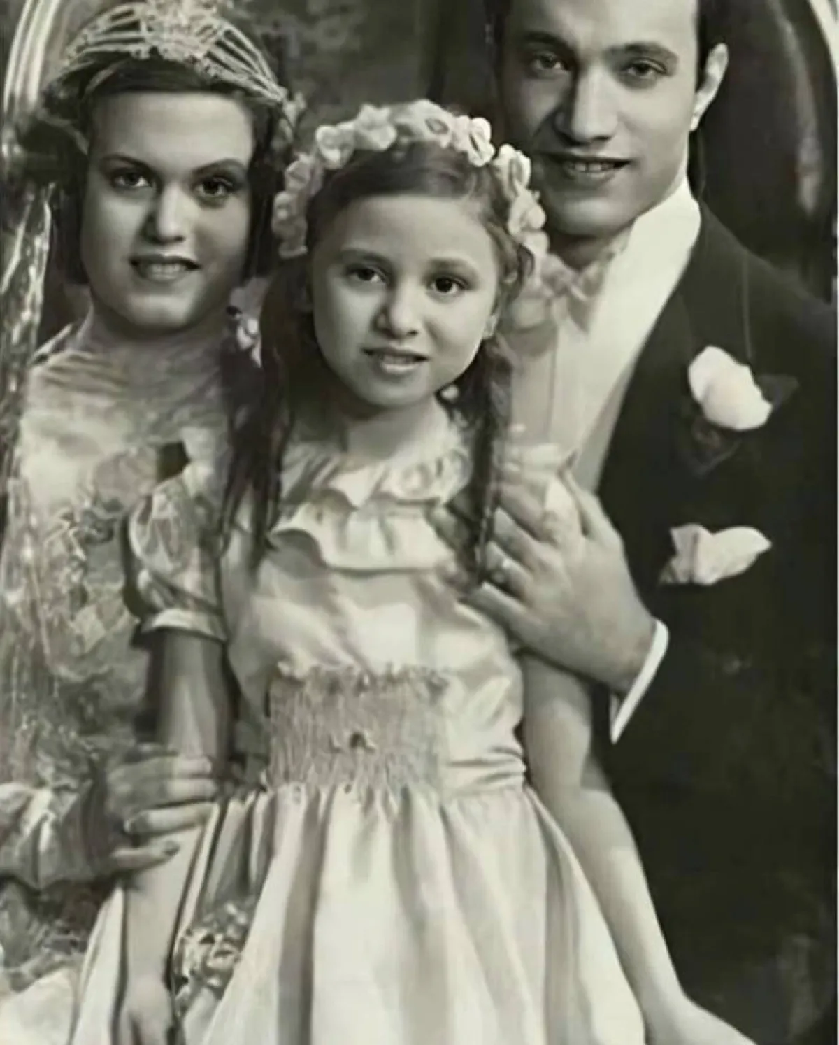 فاتن حمامة وهي صغيرة برفقة محمد عبد الوهاب- الصورة من أرشيف المحرر