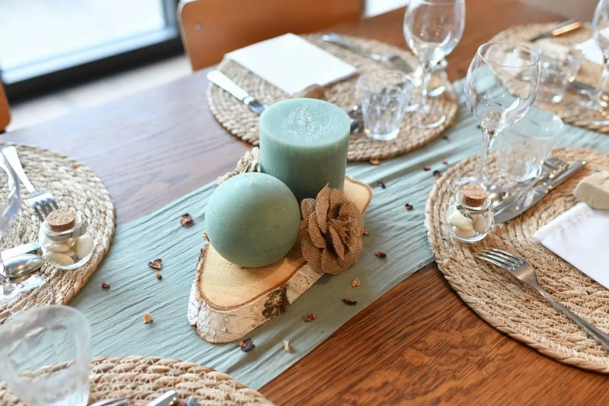 نموذج آخر من الشموع مستخدم في تزيين الطاولات