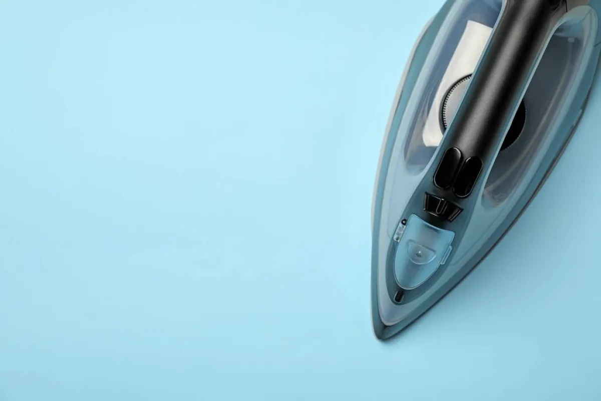 كيّ الفستان المخمل الرطب مطلوب