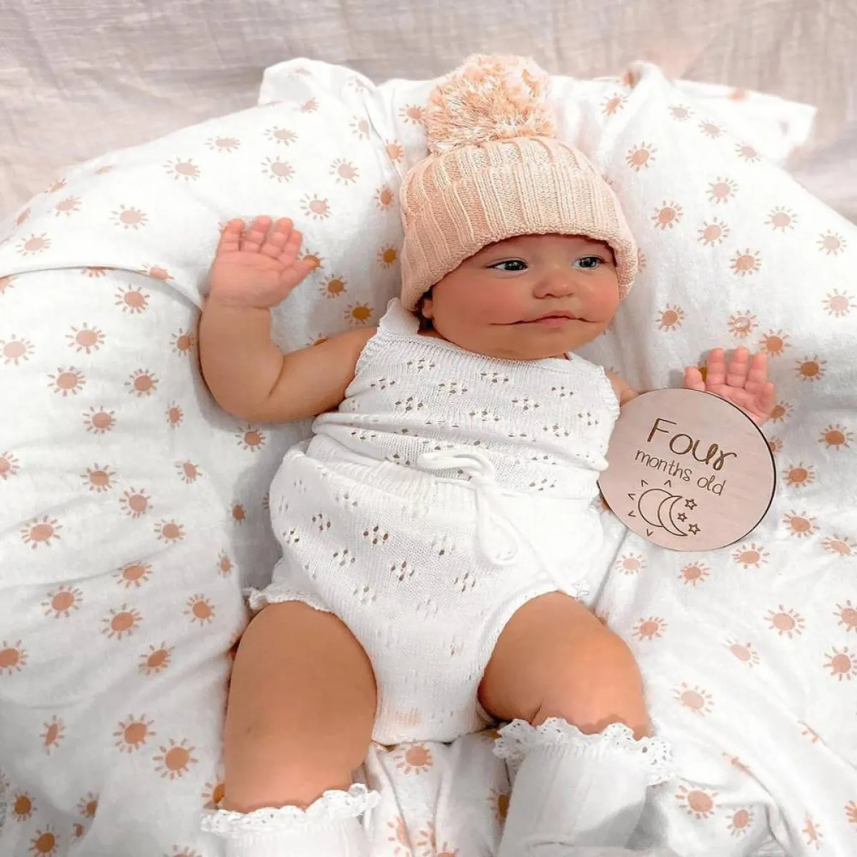 صورة الطفلة آيلا