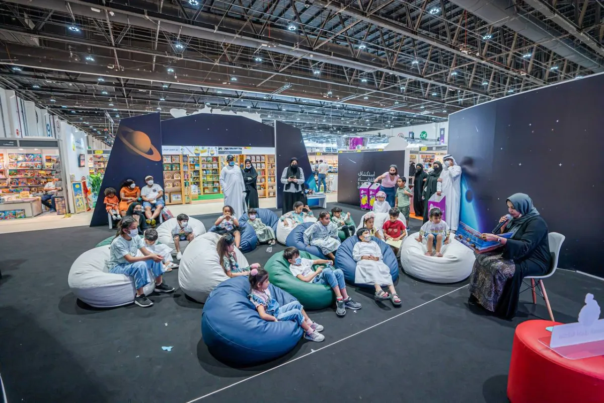 صورة للأطفال يستمعون إلى المحاضرة