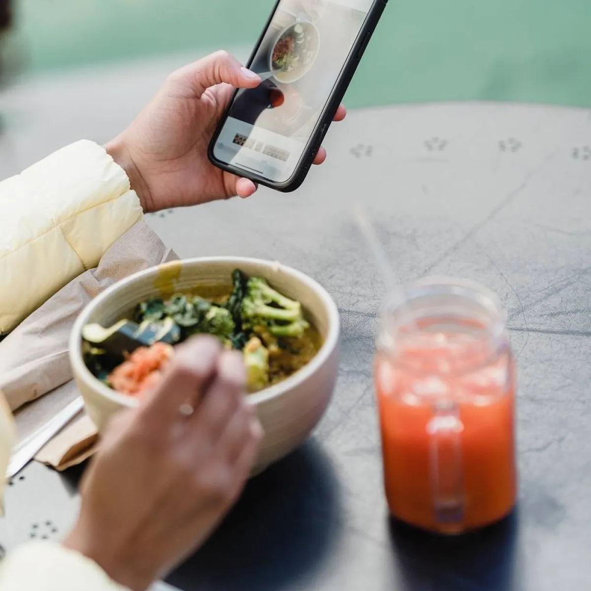 حامل تتناول الجزر