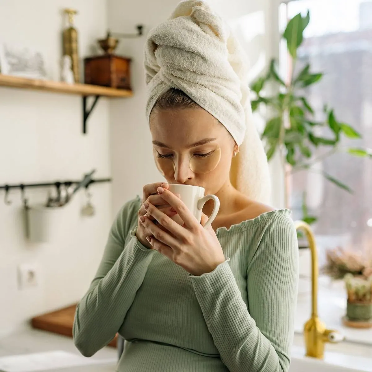 صورة لحامل تتناول عصير الجزر