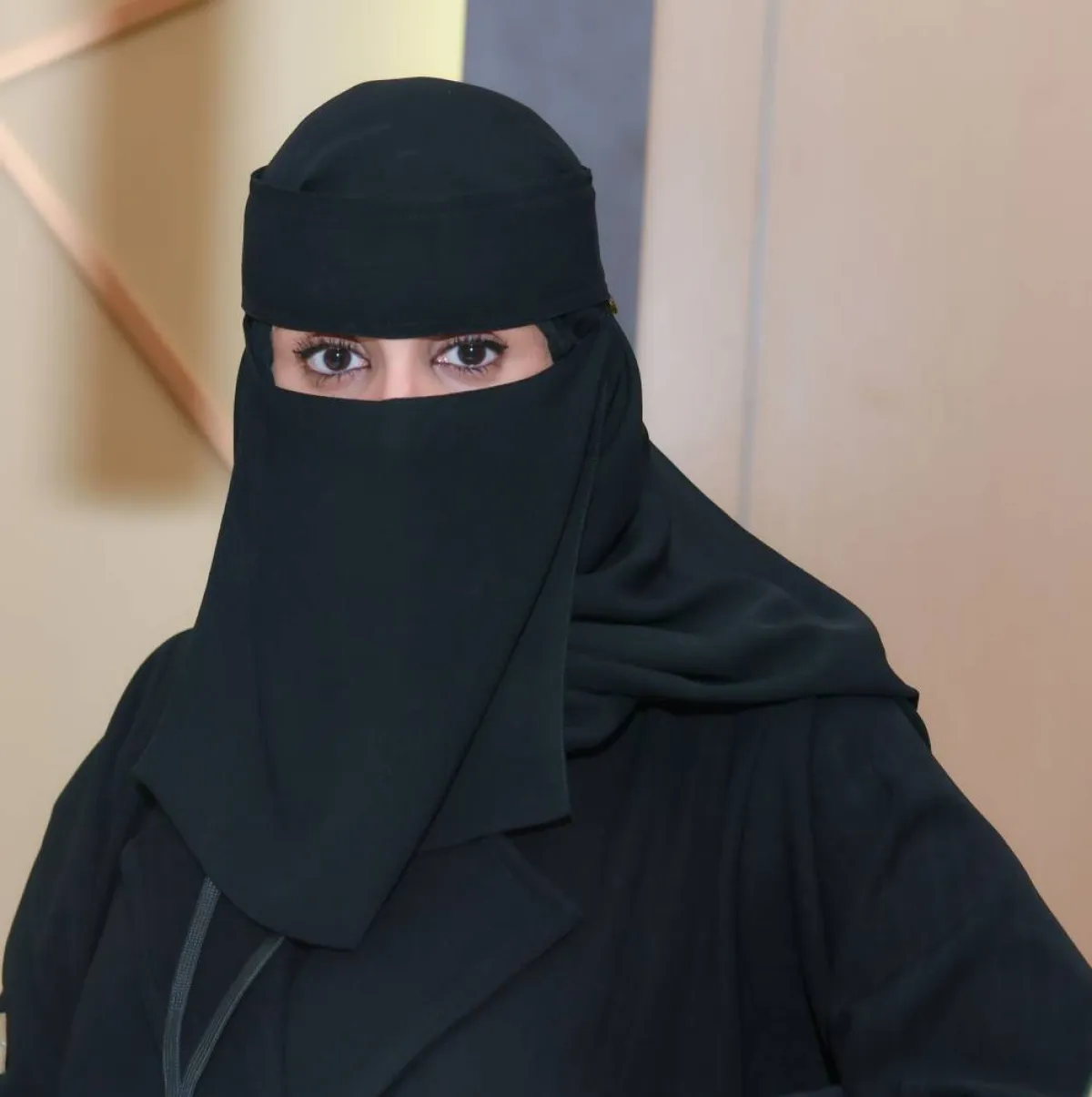 مصممة مجوهرات