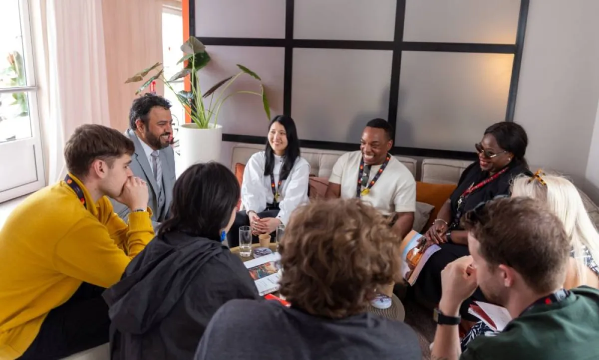 الرئيس التنفيذي لهيئة الأفلام مع طلاب الدراسات العليا في السينما - الصورة من حساب هيئة الافلام