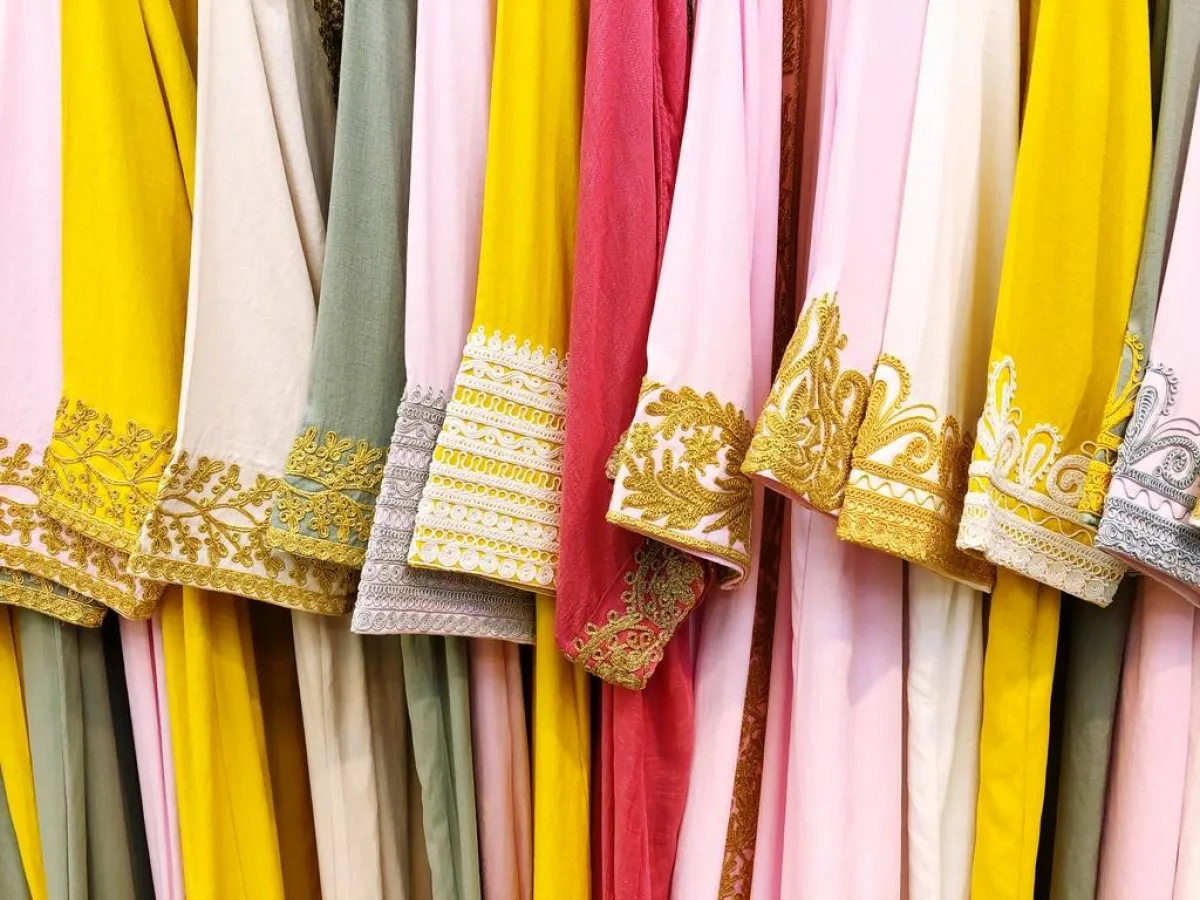 طريقة غسل العباية الملونة