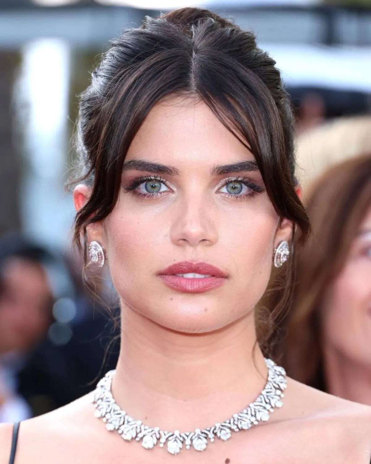 أفكار تسريحات الكعكة من نجمات كان