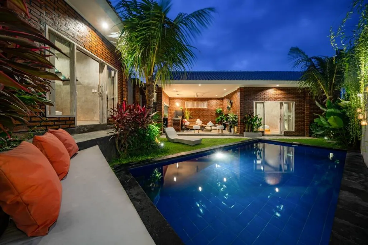 الأمسيات المنقضية في رحاب الحدائق المضاءة كفيلة بتعديل الأمزجة