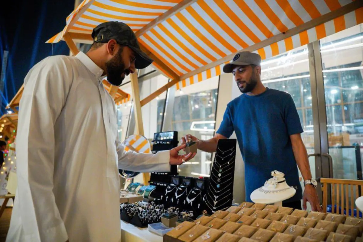 سوق السبت في جدة آرت بموسم جدة.. نافذة جديدة للشباب لعالم التجارة