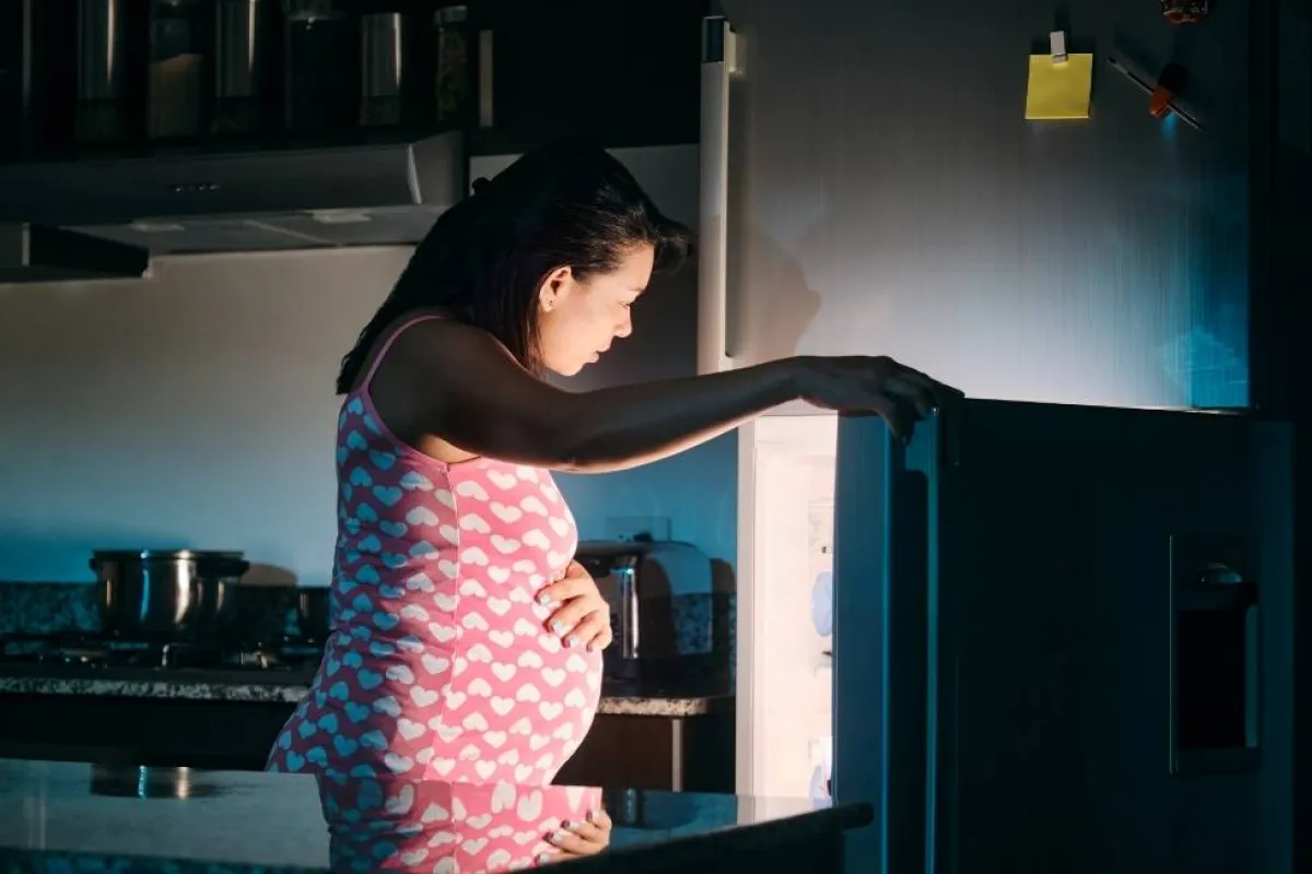 صورة لحامل مصابة بالنهم الليلي