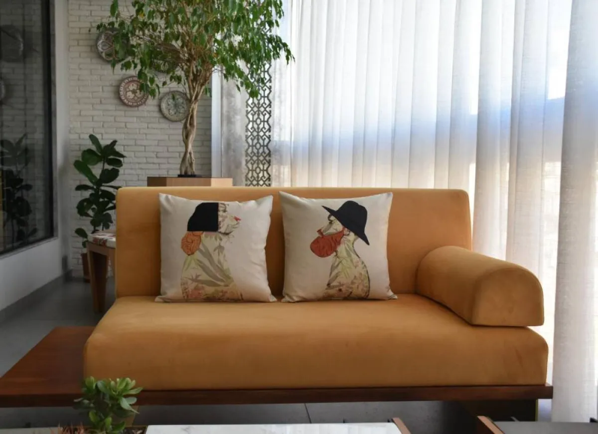 منزل العطلات يتحمّل حضور الألوان المششرقة في ديكوراته 