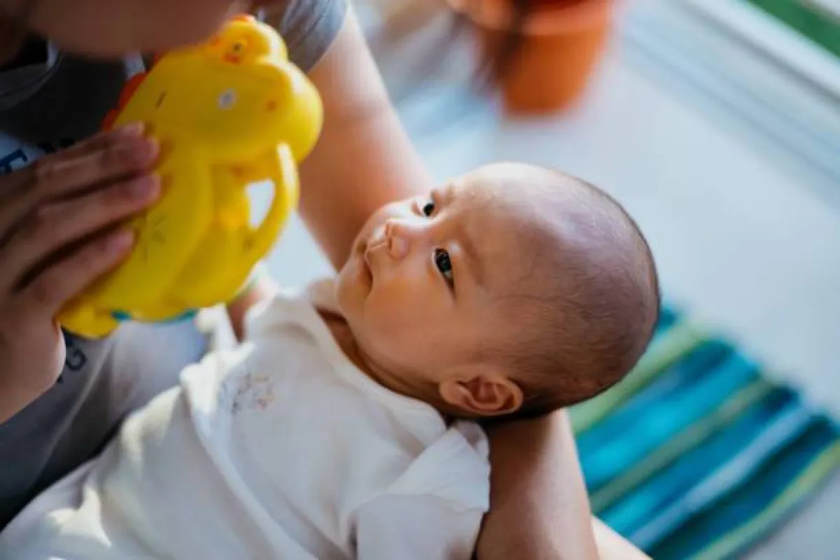 صورة لمولود تم تكحيل عينيه