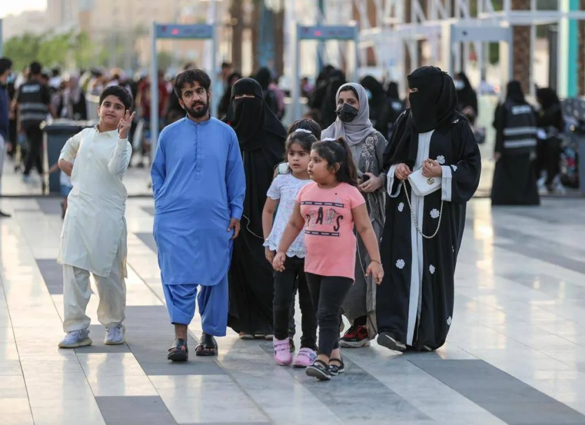 زوار حديقة الأمير ماجد يحلّقون في فضاءات الثقافة الباكستانية في موسم جدة