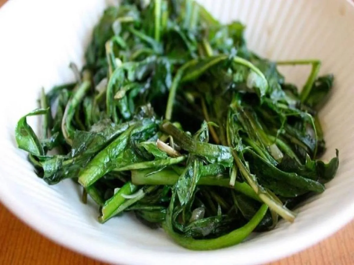 صورة لطبق من عشبة الهندباء